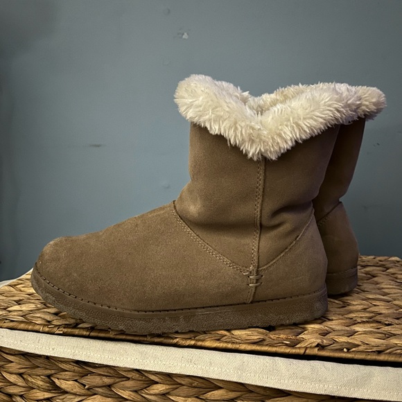 Tan Fleece Lined Boots Size 8 - Picture 7 of 7